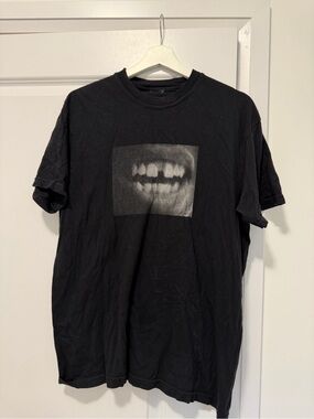 CAES Black Short-Sleeve Graphic Crewneck T-Shirt with Monochrome Smile Print